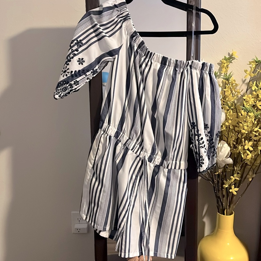 Shorts jumper off the shoulder one shoulder blue and white size medium